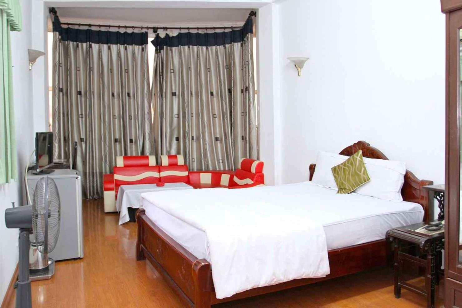 Hoang Cuong Hotel 15 Nguyen Thai Hoc Hanoi Dış mekan fotoğraf