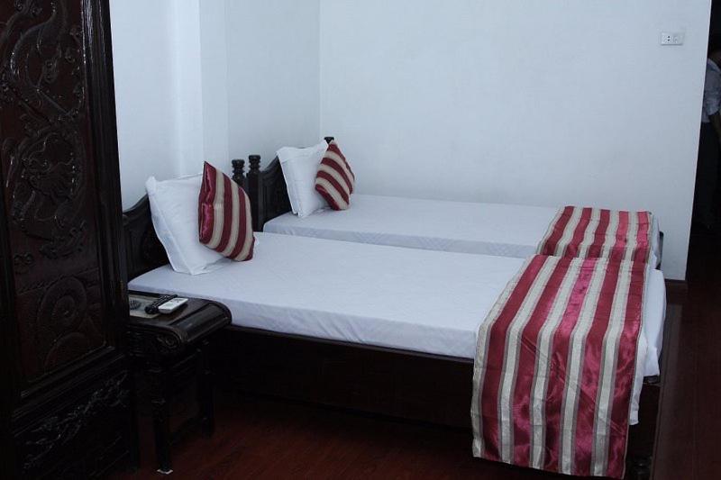 Hoang Cuong Hotel 15 Nguyen Thai Hoc Hanoi Dış mekan fotoğraf