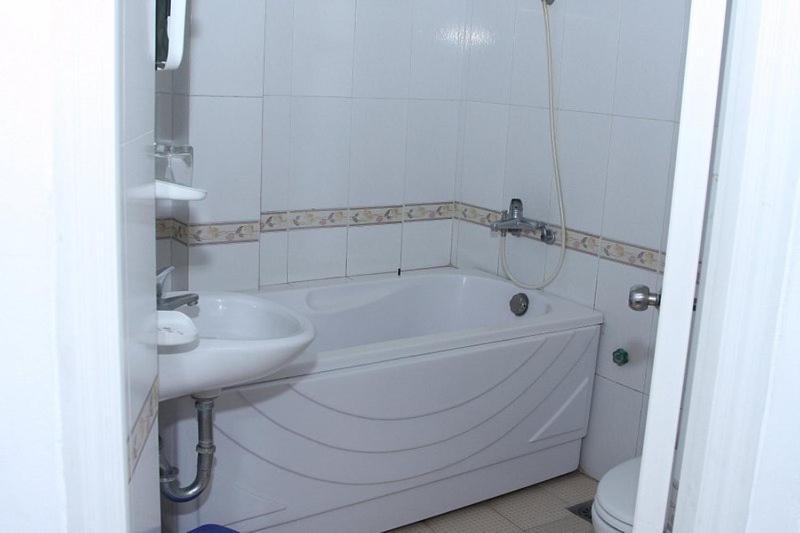 Hoang Cuong Hotel 15 Nguyen Thai Hoc Hanoi Dış mekan fotoğraf