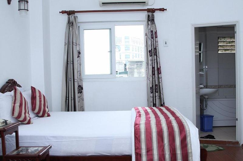 Hoang Cuong Hotel 15 Nguyen Thai Hoc Hanoi Dış mekan fotoğraf